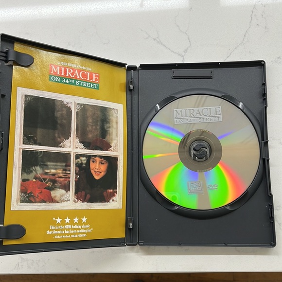 Miracle on 34th Street DVD - Picture 3 of 3